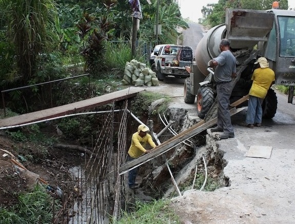 Construyen muro de contención en Pedregal | Día a Día